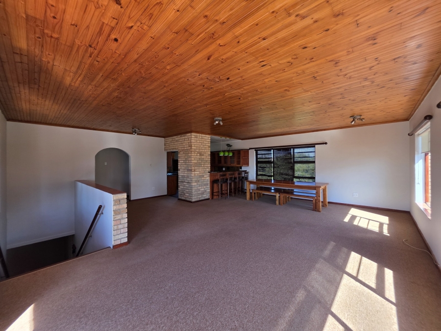 4 Bedroom Property for Sale in Wavecrest Eastern Cape